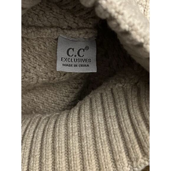 C.C Exclusive Winter Hat Womens One Size Beige Oatmeal Cable Knit Faux Fur Pom - Picture 4 of 7